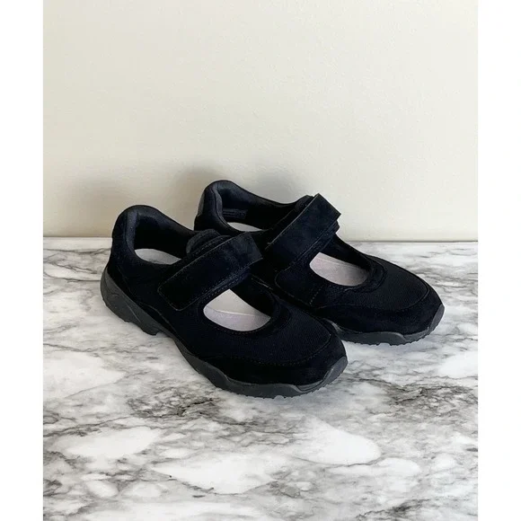 Vionic Walk Slim Giselle Athletic Mary Jane Sneakers Black Womens Sz 6 Comfort - Picture 1 of 8